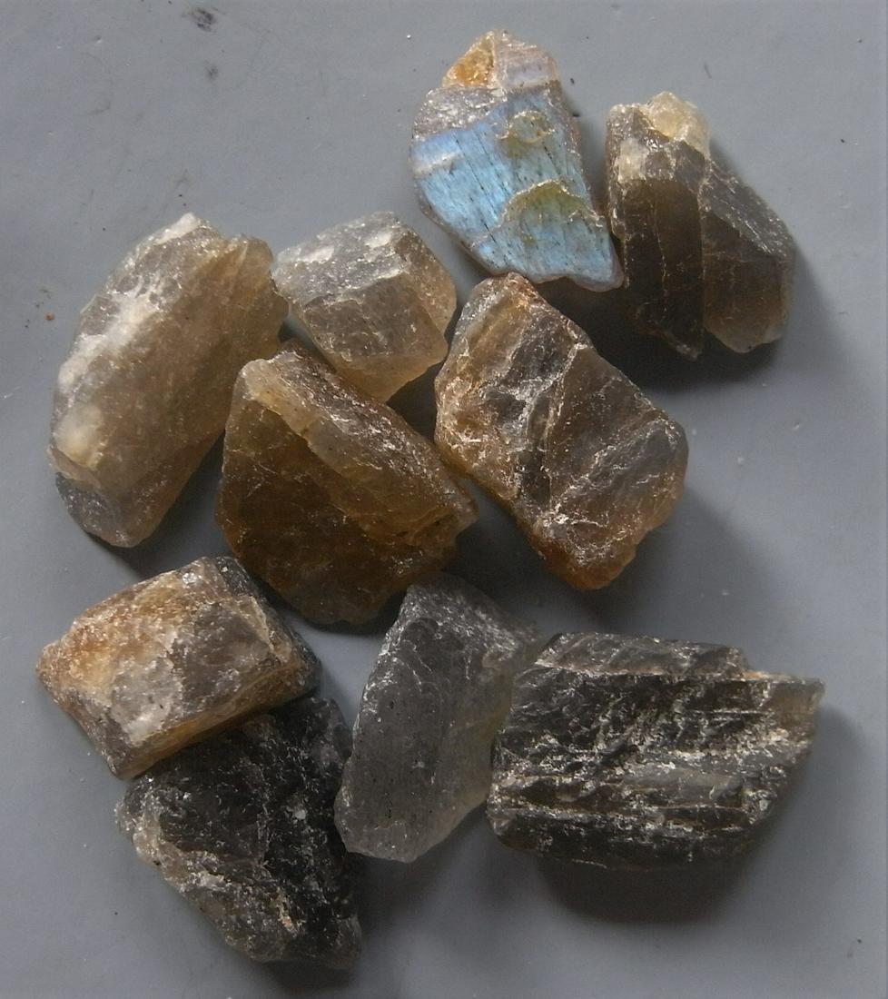 31.85 CT LOT OF 10 LABRADORITE WITH SOME IRIDESCENCE: Title: 31.85 CT LOT OF 10 LABRADORITE WITH SOME IRIDESCENCE Origin: Ampanihy, Atsimo-Andrefana, Madagascar Size: 0.7-1.3 cm / 6.37 gram Description: lot of 10 labrodorite samples with some iridescense