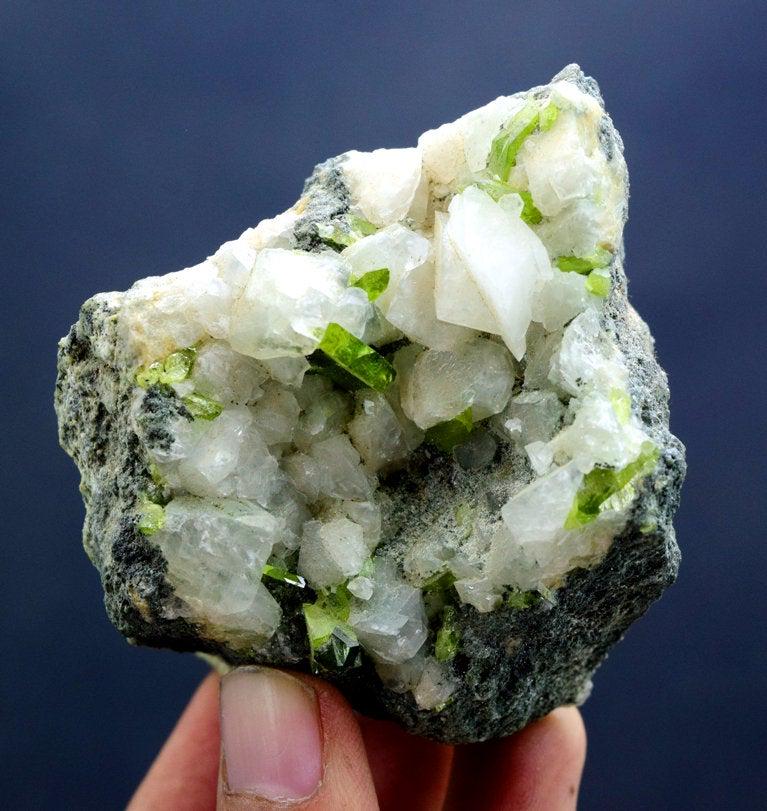 204 Gram Natural Rare Titanite sphene Specimen From: Item details Handmade Material sphene more 204 Gram Natural Rare Titanite sphene Specimen From Pakistan - Self Standing Aesthetic Sphene Specimen Weight : 204 Gram Size: 78*52*51 mm Locality : Pakista