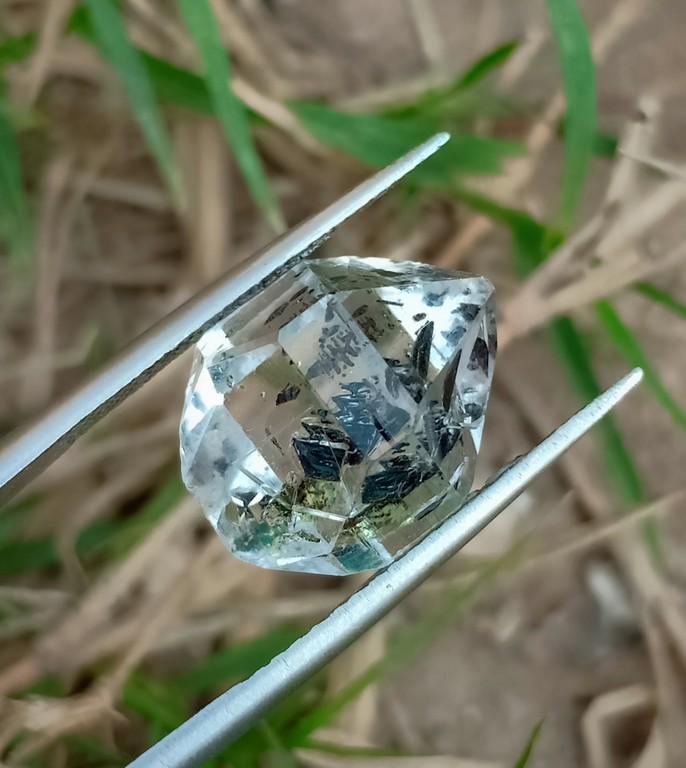 8.10 Carat Beautiful Natural Perfact Petroleum Diamond: Title: 8.10 Carat Beautiful Natural Perfact Petroleum Diamond Quartz Specimen Treatment: Natural Gemstone: Petroleum Diamond Quartz Weight: 8.10 Carat Size/Dimensions: 14x10x8 mm Origin: Pakistan Rese