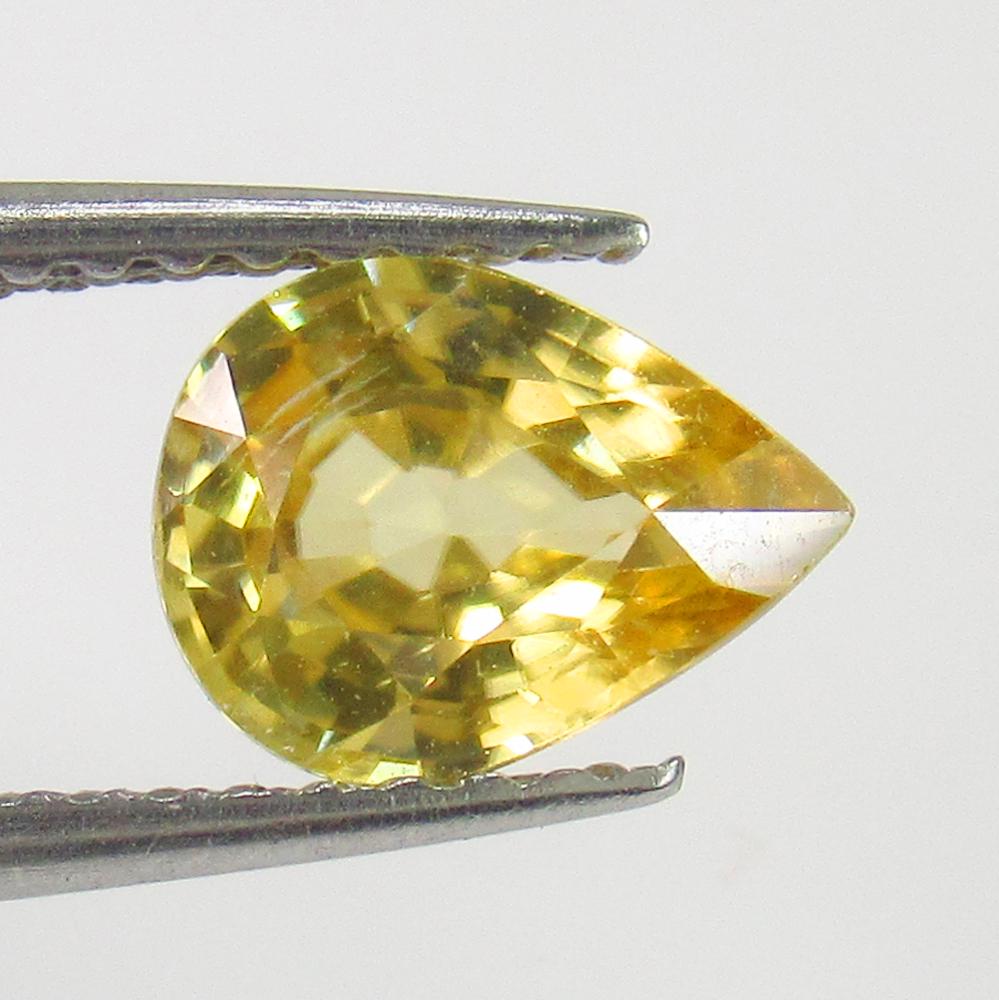 1.32 Ct Genuine Loose Yellow Zircon Nice Oval cut: No Reserve! Title: 1.32 Ct Genuine Loose Yellow Zircon Nice Oval cut Stone Clarity: VVS Gemstones: Zircon Carat Weights: 1.32 Size/Dimensions: 7.70 x 5.90 x 3.50 mm Additional Information: Top Class L