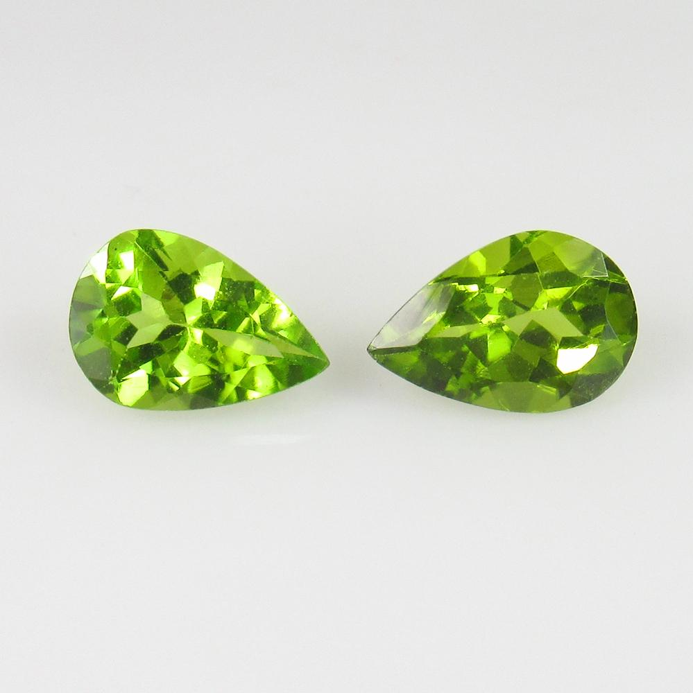 2.72 Ct Genuine Pakistan Peridot Pear Pair: No Reserve! Title: 2.72 Ct Genuine Pakistan Peridot Pear Pair Stone Clarity: VVS Gemstones: Natural Peridot Carat Weights: 2.72 Size/Dimensions: 8.80 x 6.10 x 4.30 mm / 2 PC's Additional Information: 