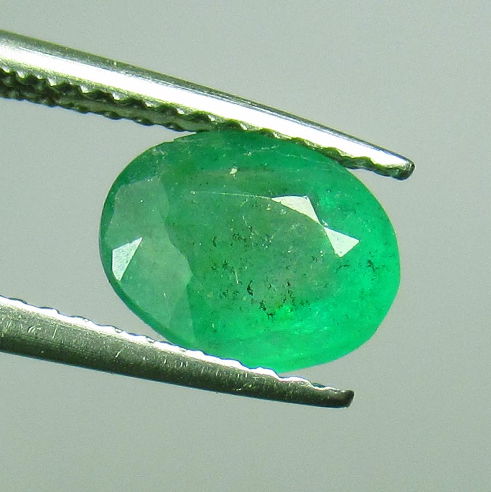 0.98 Ct Genuine Zambian Emerald Oval Cut (1 of 2)