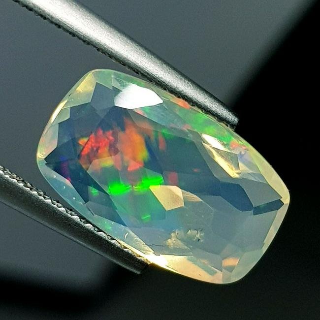 Natural Fire Opal Cushion Cut 2.88 ct (1 of 7)