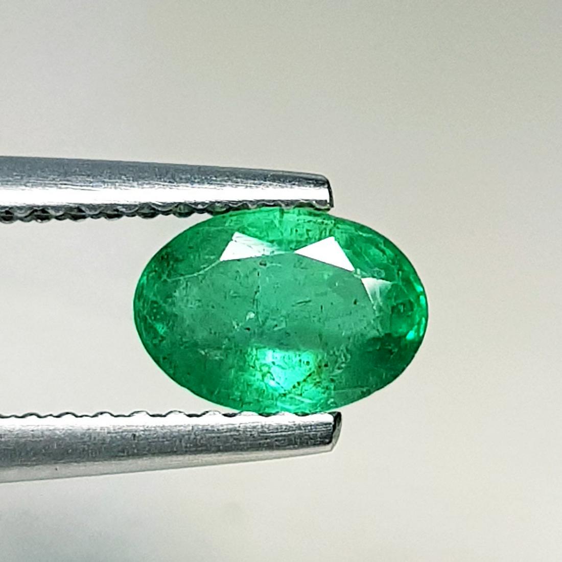Natural Emerald Oval Cut 0.81 ct (1 of 6)