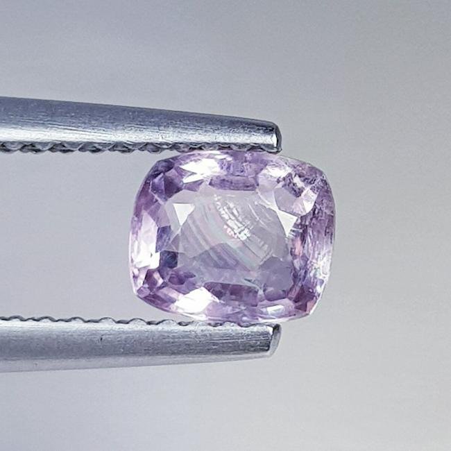 Natural Spinel Cushion Cut - 0.74 ct: No Reserve! Title: Natural Spinel Cushion Cut - 0.74 ct Color/Clarity: IF - VVS Gemstones Carat Weights: 0.74 Size/Dimensions: 5.80 x 4.90 x 2.80 Cushion - Burma Shipping: Worldwide: Flat-rate of $10.