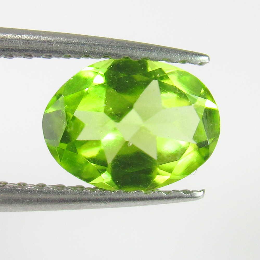 1.04 Ctw Natural Pakistan Peridot Oval Cut: No Reserve! Title: 1.04 Ctw Natural Pakistan Peridot Oval Cut Stone Clarity: VVS Gemstones: Peridot Carat Weights: 1.04 Size/Dimensions: 7.80 x 5.90 x 3.30 mm Additional Information: Top Class Luster 