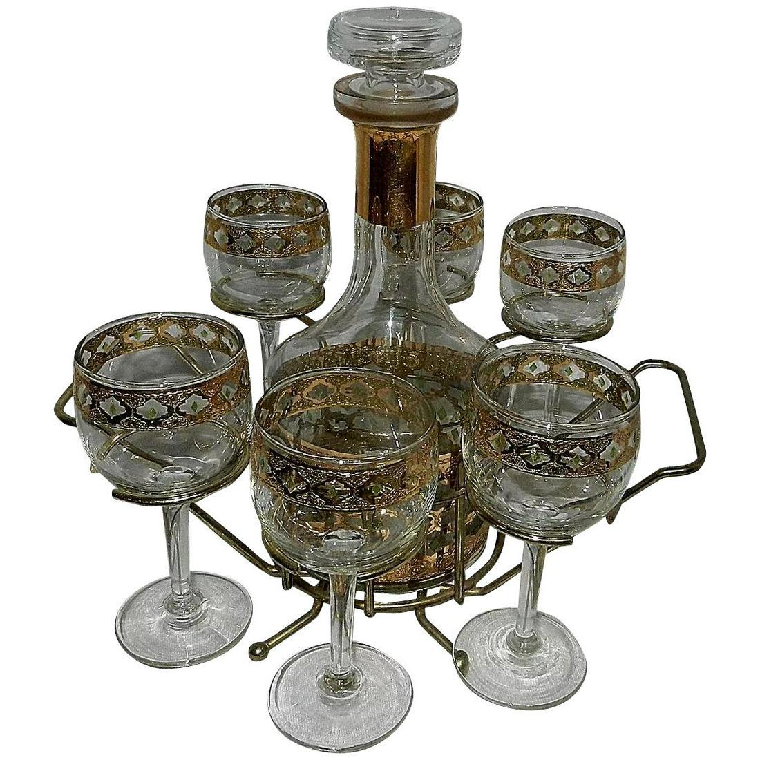 Vintage Culver Valencia Decanter Set with Wine Glasses: This Vintage Culver Valencia Decanter Set with Wine Glasses are in Excellent Condition! No chips, loss of gold or flea bites. Rack is in very good condition. A little background: Culver Ltd was founde