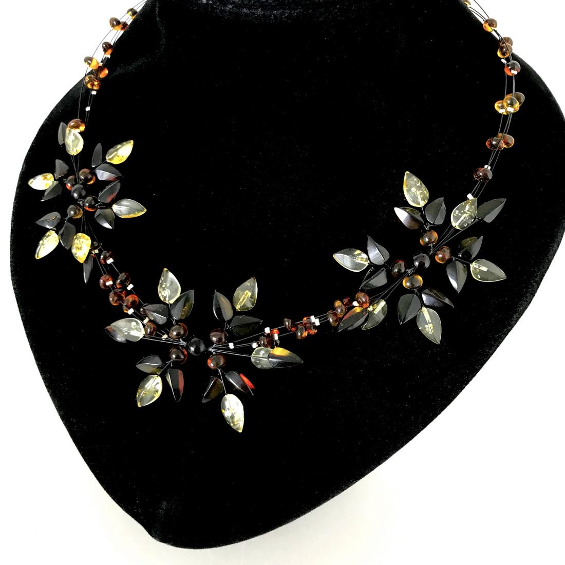 Floral necklace from cut Baltic amber in cognac colour (1 of 8)