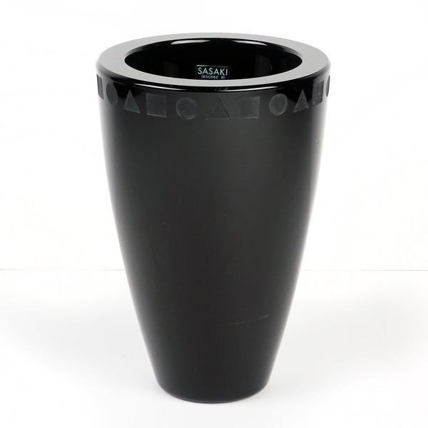 Ward Bennett for Sasaki Post-Modern Black Crystal Vase: A stunning post-modern design by Ward Bennett for Sasaki (c. 1975), this thick-walled black crystal vase from the Sengai line has a flat cut-polished top decorated with a row of repeated carved triang