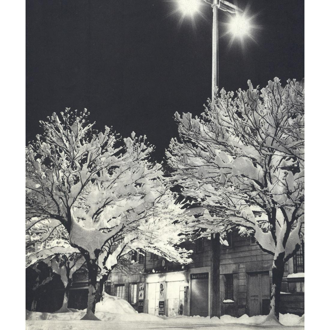 PINO POZZI - Luci sulla Neve: Artist: PINO POZZI Print Title: Luci sulla Neve Medium: Sheet-fed Gravure Printing Date: 1950's Printed in England Image Size approx: 10.5 X 8 inches Reserve: $30.00 Shipping: Domestic: Flat rate of