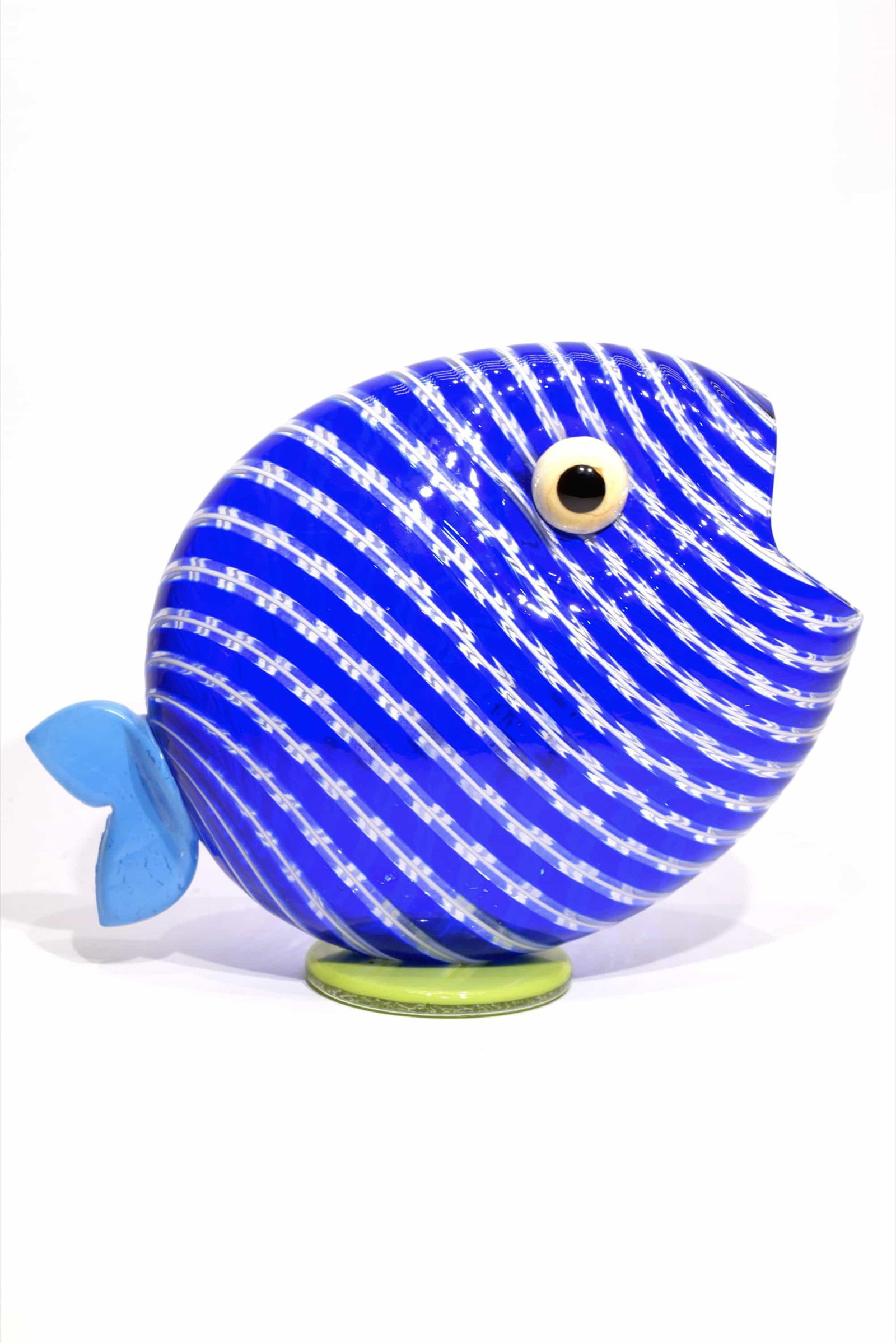 Murano glass filigrana fish: Title: Murano glass filigrana fish Maker: Moretti Nicola Origin: Murano Date/Period: 2019 Material: Glass Size: H. 14,5 cm, L. 18 cm, P. 300 grams Description: Murano glass filigrana fish, made by gla