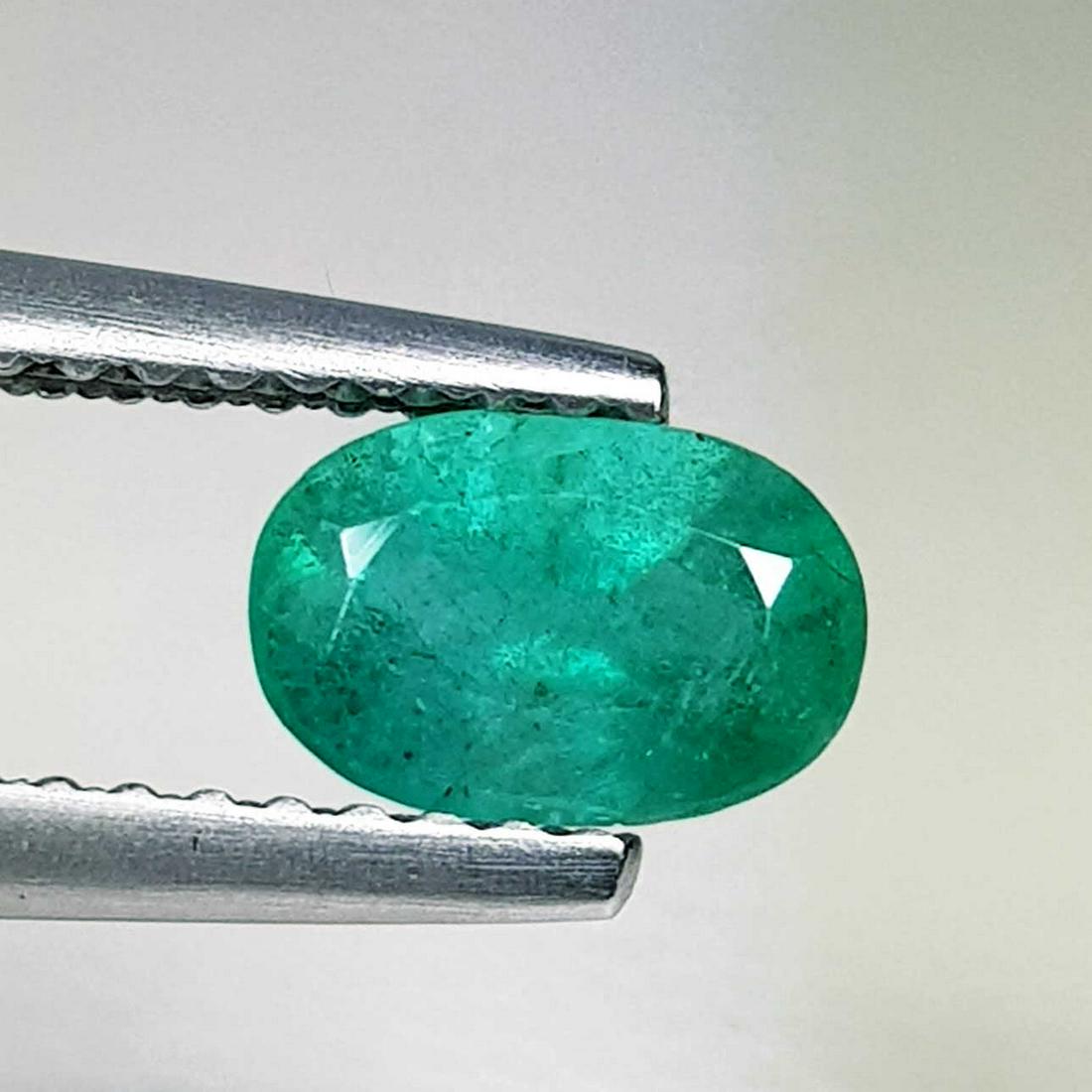 Natural Emerald Oval Cut 0.79 ct (1 of 5)