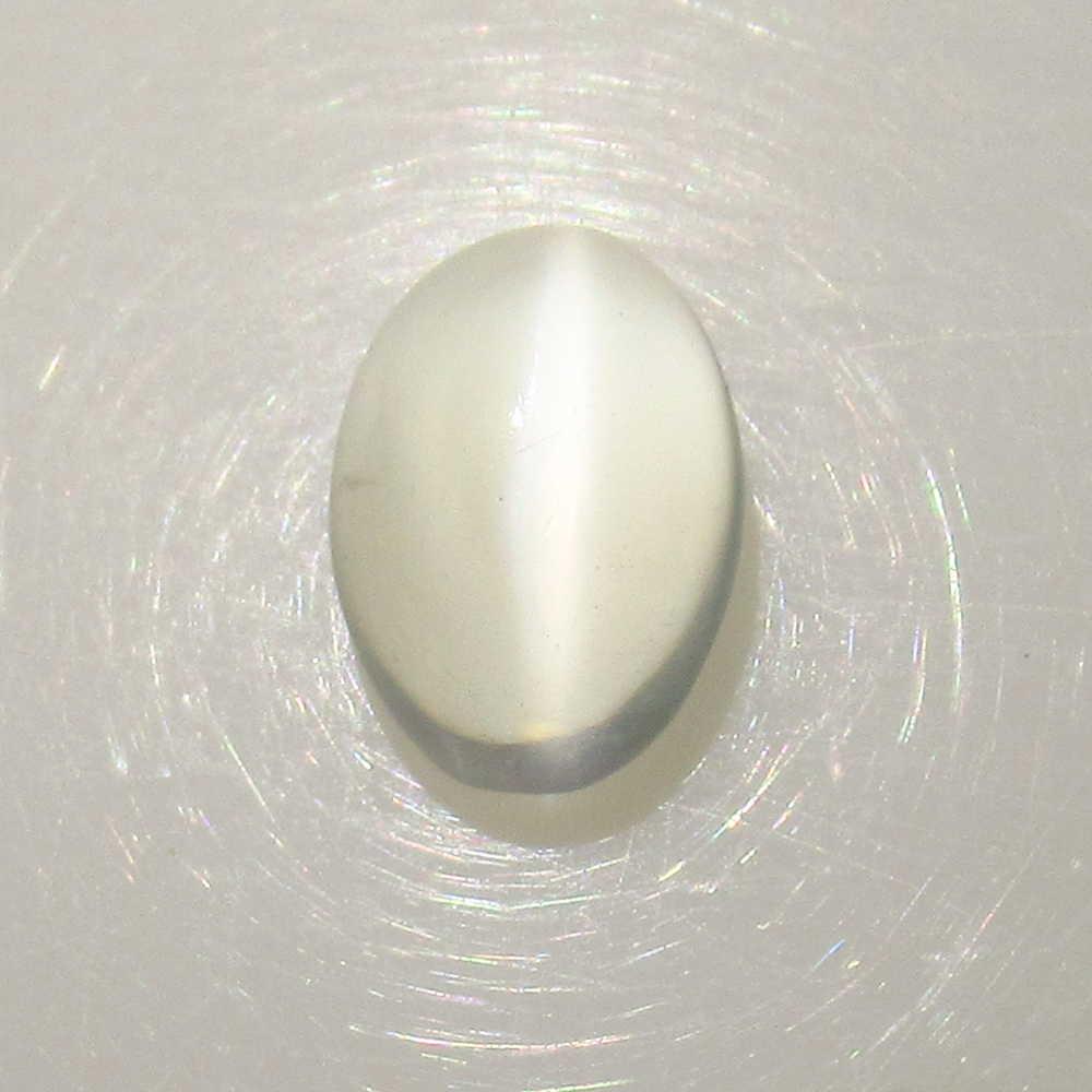 1.90 Ctw Natural White Moonstone Catseye Oval Cab: No Reserve! Title: 1.90 Ctw Natural White Moonstone Catseye Oval Cab Stone Clarity: Transparent Loose Gemstone: Moonstone Catseye Carat Weights: 1.90 Size/Dimensions: 8.80 x 6.20 x 4.70 mm Nice Oval C