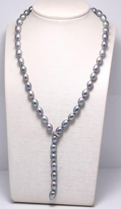 925 Silver - 9x10mm Grey Cultured Pearls - Necklace: This necklace counts 49 pearls and is unique for its beautiful grey and golden colour shades and bright shine. The necklace is individually hand knotted between each pearl for safety and completed wit