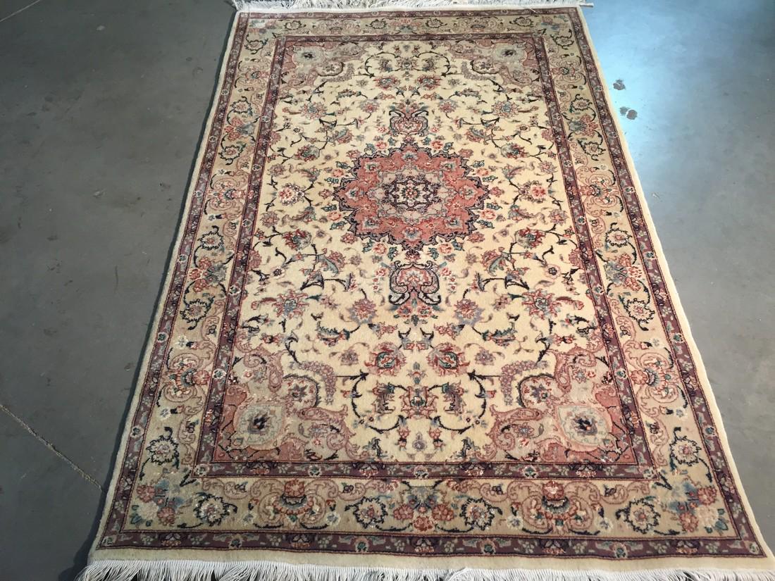 SILK & WOOL  RUG 4x6 (1 of 7)