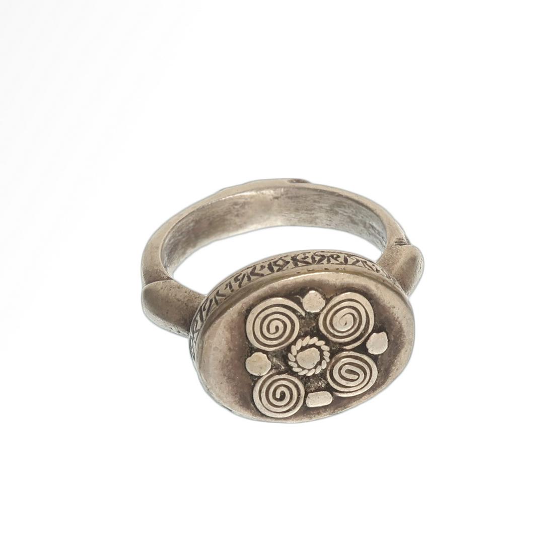Viking Silver Ring with Spiral Patterns, c. 10th (1 of 6)