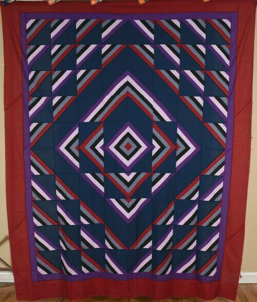 Vintage AMISH Barn Raising Roman Stripe Antique Quilt: AMAZING Vintage AMISH Barn Raising Roman Stripe Antique Quilt Top ~GREAT DESIGN! This GORGEOUS cotton/cotton blend Amish Roman stripe quilt top is precisely machine pieced, with an unusual concentric 