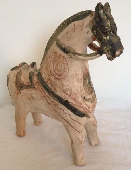 Old Mexican Terracotta Horse/bowl: Title: Old Mexican Terracotta Horse/bowl Origin: Mexico Date/Period: 20th C Materials: Terracotta Size: 31,4 x 26 cm. Description: Antique statuette of an horse / bowl painted with white, brick and gr