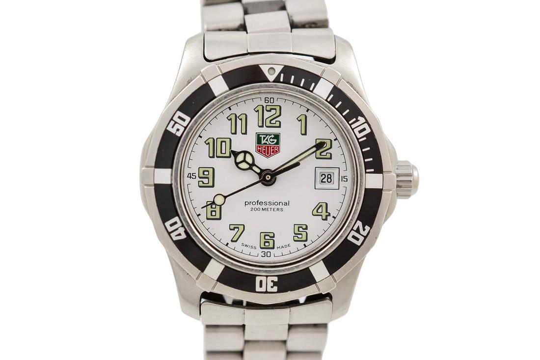 Tag Heuer 2000 Series Sports WM1311 Quartz Ladies Watch: Title: Tag Heuer 2000 Series Sports WM1311 Quartz Ladies Watch Brand: Tag Heuer Date: 1990s Model: 2000 Series Movement: Quartz Functions: Time and date Case Metal: Stainless Steel Case Size: 28mm x 3