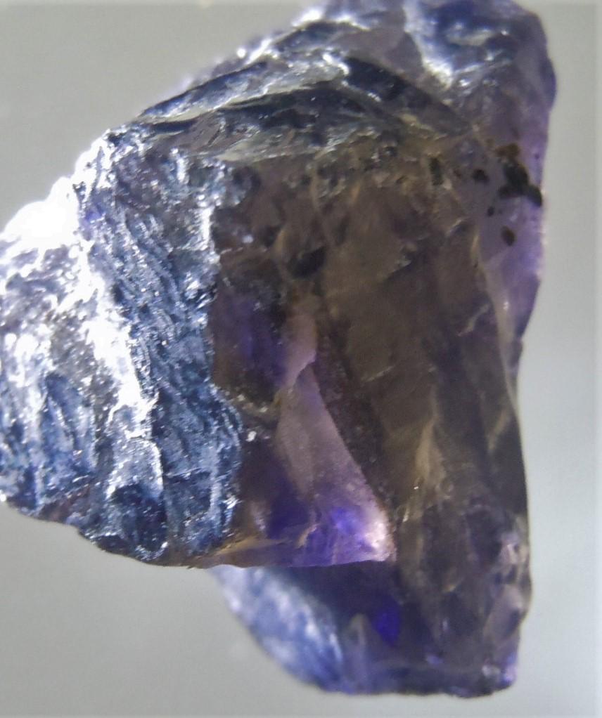 12 CT COLOR CHANGE IOLITE - UNTREATED GEMSTONE: Title:12 CT COLOR CHANGE IOLITE - UNTREATED GEMSTONE Origin: Mogok Township, Mandalay Region, Myanmar Size: 1.7x1.2x1 cm / 2.4 gram Description: bluish-violet to greenish, color change iolite Reserve: