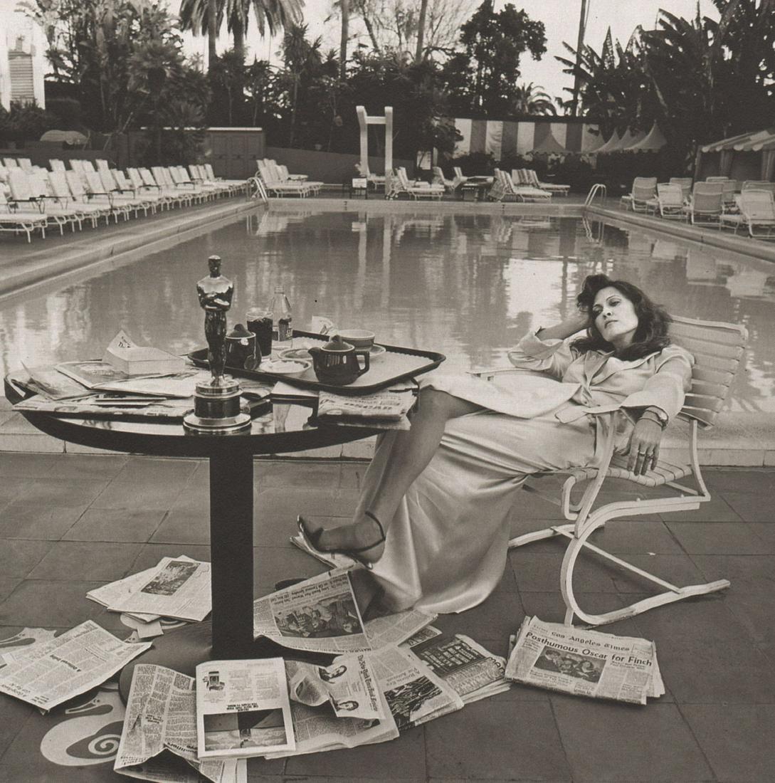TERRY O'NEILL - Faye Dunaway, Beverly Hills Hotel (1 of 1)