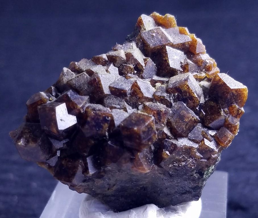 27 Grams Beautiful Garnet Specimen: No Reserve! Title: 27 Grams Beautiful Garnet Specimen Weight: 27 Grams Origin: Pakistan Materials: Specimen Size: 35x30x17 MM Additional Information: Treatment:Natural Shipping: Domestic: Flat-rate o