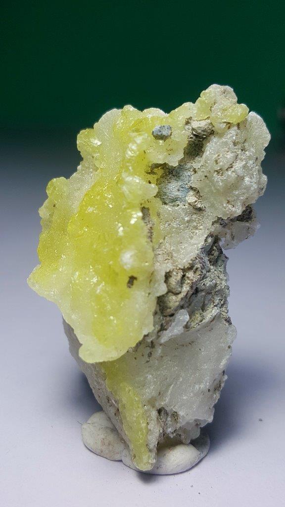 30 Grams Lemon Yellow Brucite Mineral: No Reserve! Title: 30 Grams Lemon Yellow Brucite Mineral Origin: Afghanistan Shipping: Domestic: Flat-rate of $23.00 to anywhere within the contiguous U.S. International: Foreign shipping rates are de