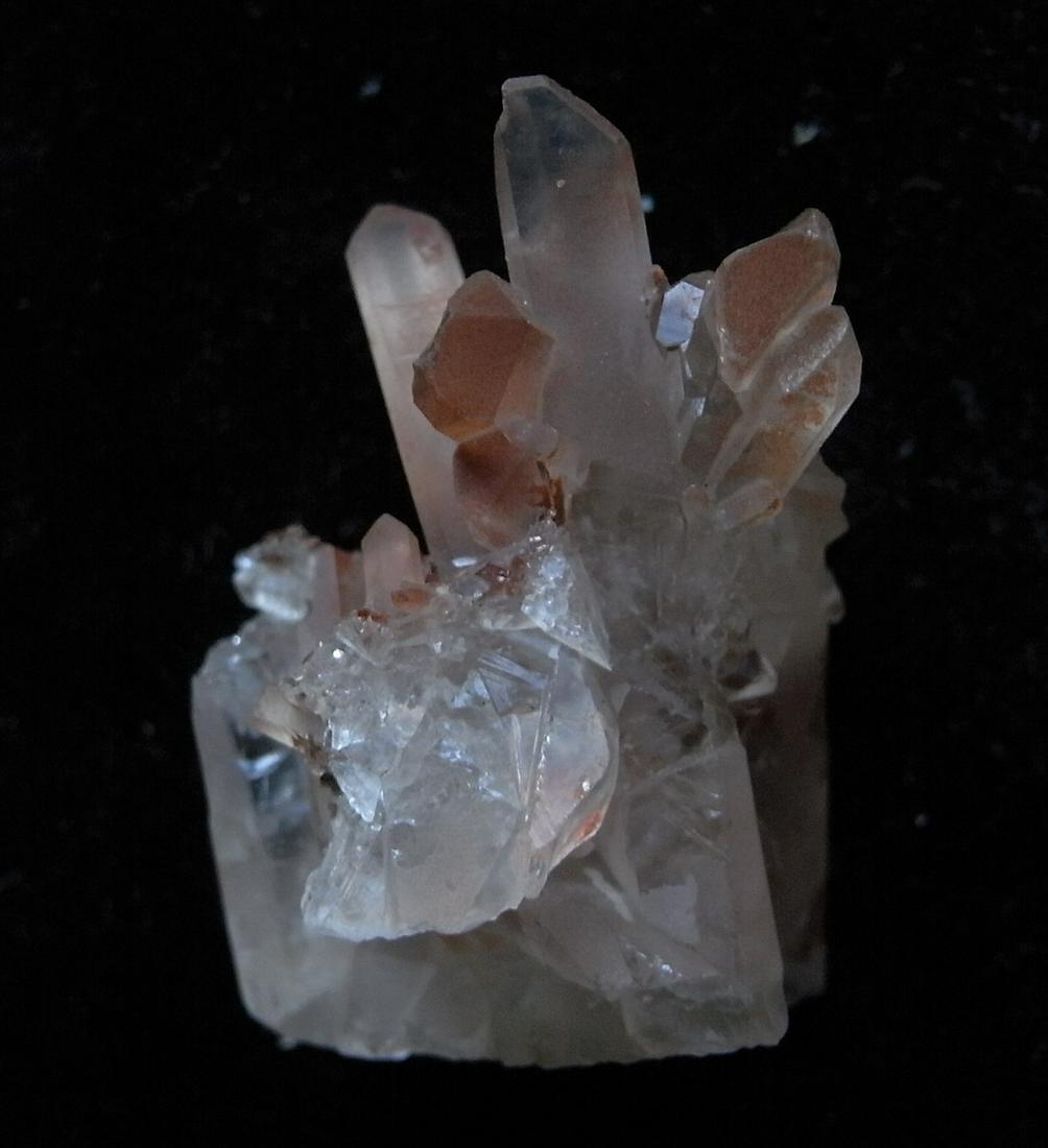 PINK QUARTZ CRYSTAL CLUSTER: Title: PINK QUARTZ CRYSTAL CLUSTER Origin: Mahaiza, Betafo, Madagascar Size: 4x2.5x2 cm / 10 gram Description: complex quartz crystal cluster with some pink hematite inclusions / overcast Reserve: $5.