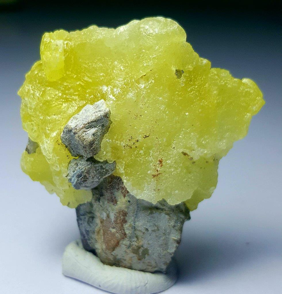 17.7 Grams Lemon Yellow Brucite Mineral: No Reserve! Title: 17.7 Grams Lemon Yellow Brucite Mineral Origin: Afghanistan Shipping: Domestic: Flat-rate of $23.00 to anywhere within the contiguous U.S. International: Foreign shipping rates are 