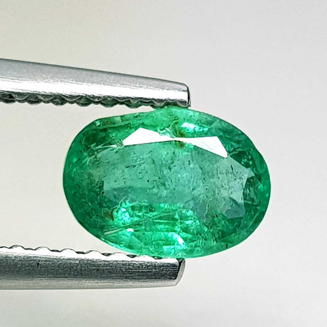 Natural Emerald Oval Cut 0.93 ct (1 of 5)