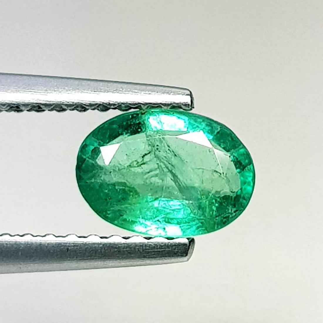 Natural Emerald Oval Cut 0.67 ct (1 of 5)