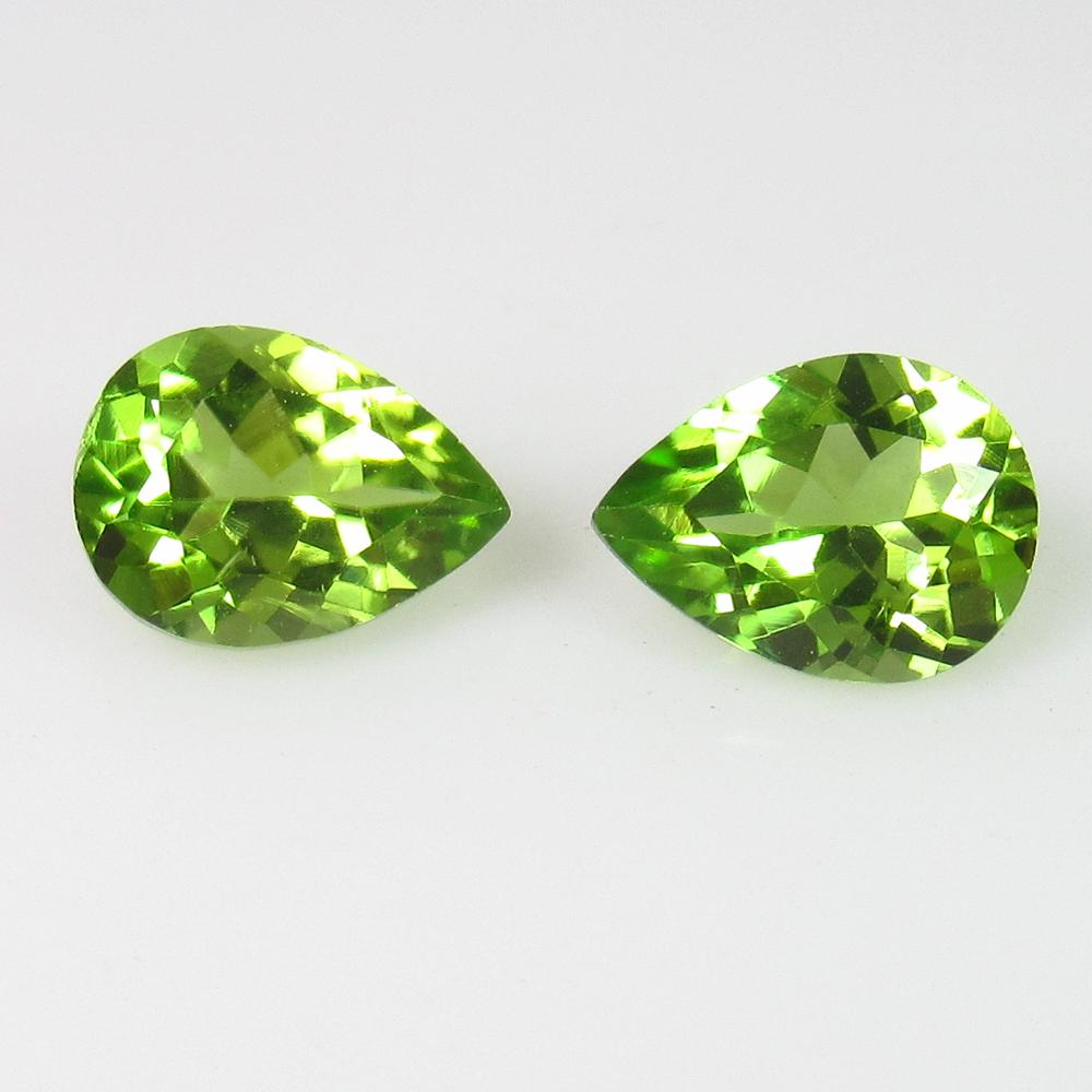 2.24 Ctw Natural Pakistan Peridot Pear Pair: No Reserve! Title: 2.24 Ctw Natural Pakistan Peridot Pear Pair Stone Clarity: VVS Gemstones: Peridot Carat Weights: 2.24 Size/Dimensions: 8.70 x 5.80 x 3.50 mm / 2 PC's Additional Information: Top Cla