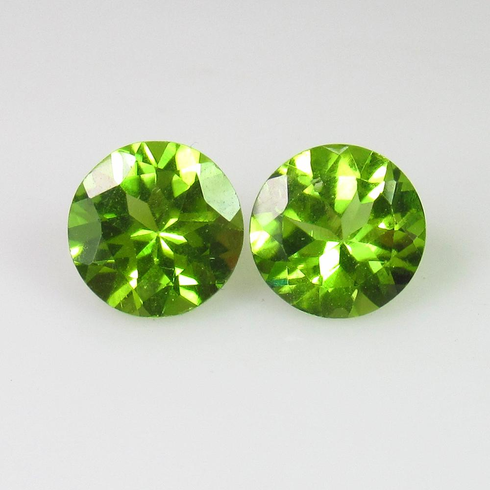 2.54 Ctw Natural Pakistan Peridot Round Pair: No Reserve! Title: 2.54 Ctw Natural Pakistan Peridot Round Pair Stone Clarity: VVS Gemstones: Peridot Carat Weights: 2.54 Size/Dimensions: 7.00 x 7.00 x 4.30 mm / 2 PC's Additional Information: Top Cl