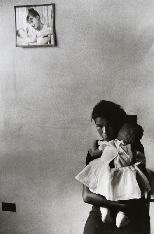 CORNELL CAPA - El Salvador, 1943: Artist: Cornell Capa Title: El Salvador, 1943 Date Printed: 2011 Medium: Photo-lithograph with Cornell Capa / Magnum Photos copyright Printer Location: Printed in Italy Additional Info: 22.5 x 34 cm -