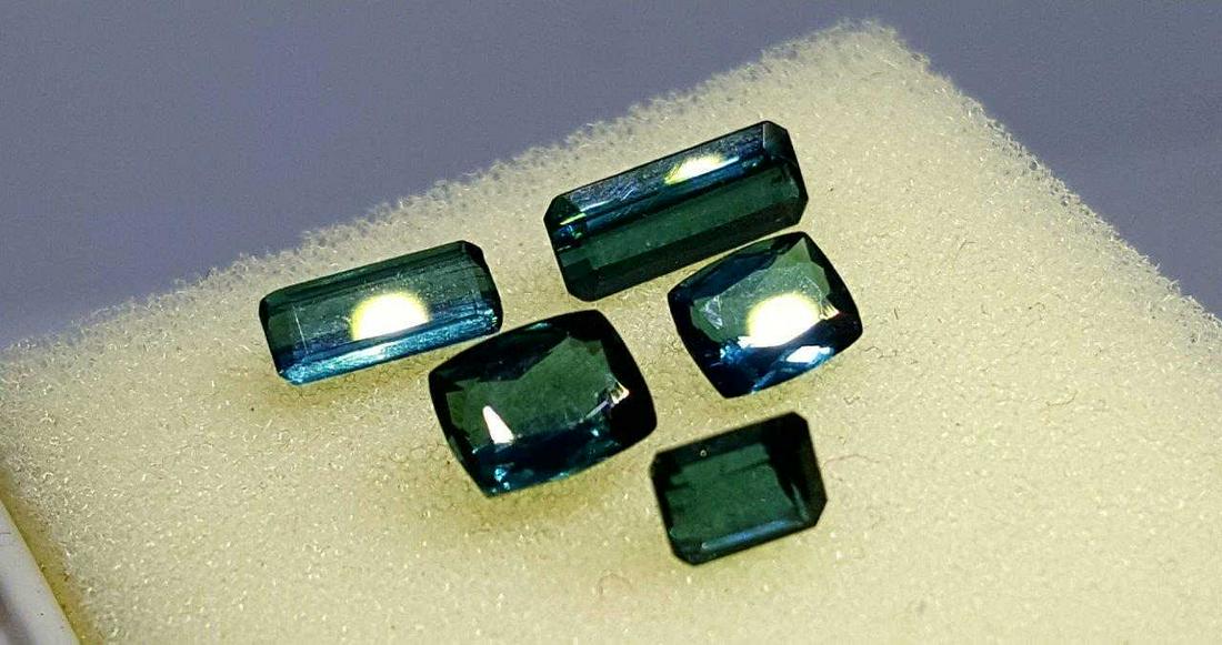 3.5 Carats Beautiful Green Blue Natural Tourmalines: Title: 3.5 Carats Beautiful Green Blue Natural Tourmalines Origin: Pakistan Additional Information: 3.5 Carats Beautiful Green Blue Natural Tourmalines Reserve: $50.00 Shipping: Domestic: Flat-rate of