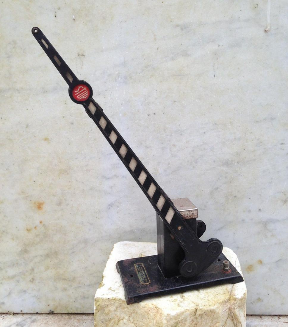 Lionel Corp Crossing Bar: Title: Lionel Corp Crossing Bar Dimension: 11" Provenance:Patent date 1915. Material is metal. Shipping: Domestic: Flat-rate of $15.00 to anywhere within the contiguous U.S. International: Foreign shi