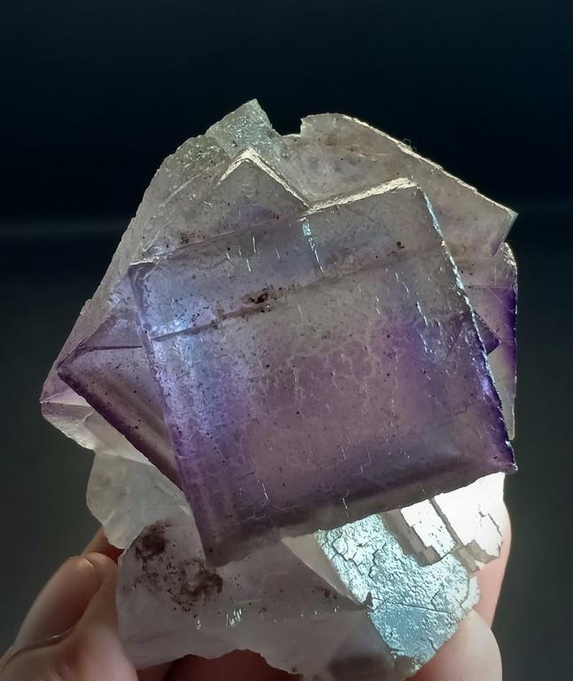 211 Gram Top Quality Well Terminated Perfact Natural: Title: 211 Gram Top Quality Well Terminated Perfact Natural Cubic Fluorite Specimen Treatment: Natural Gemstone: Fluorite Weight: 211 Gram Size/Dimensions: 65x51x50 mm Origin: Pakistan Reserve: $30.00