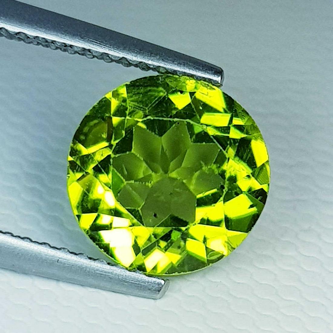 Natural Peridot Round Cut 2.90 ct: No Reserve! Title: Natural Peridot Round Cut 2.90 ct Color/Clarity: IF - VVS Gemstones: Loosegemstone Carat Weights: $3 Size/Dimensions: 9.00 x 9.00 x 5.10 Additional Information: Round - Pakistan Shi
