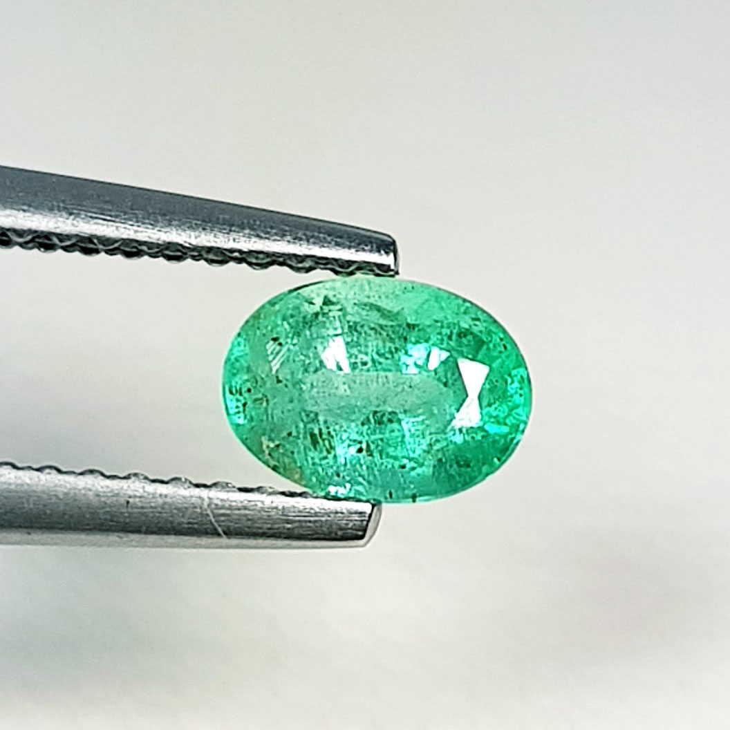 Natural Emerald Oval Cut 0.55 ct (1 of 6)