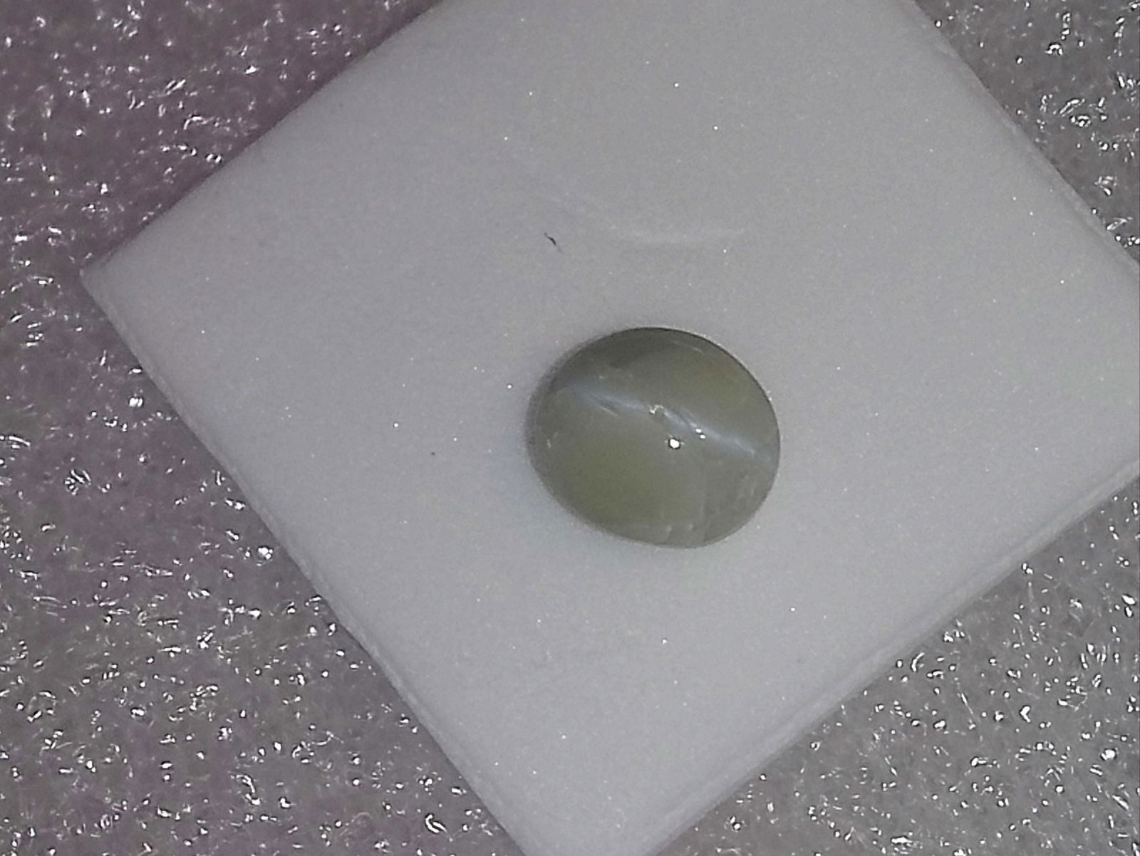 1.89 ct natural chrysoberyl cat`s eye (1 of 4)
