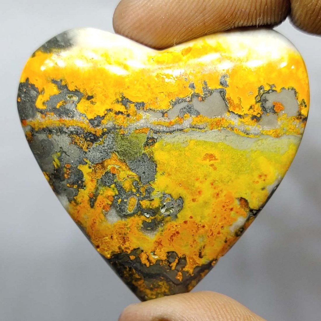 108.80 ct Natural Bumble Bee Heart (1 of 4)