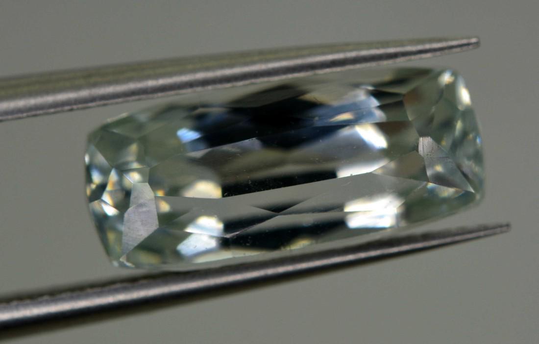 4.6 Carats Cushion Cut Aquamarine ~ 13x6x7 MM: Title: 4.6 Carats Cushion Cut Aquamarine ~ 13x6x7 MM Origin: Pakistan Gemstones: Aquamarine Carat Weights: 4.6 Carats Size/Dimensions: 13x6x7 MM Additional Information: Natural Reserve: $40.00 Shippin