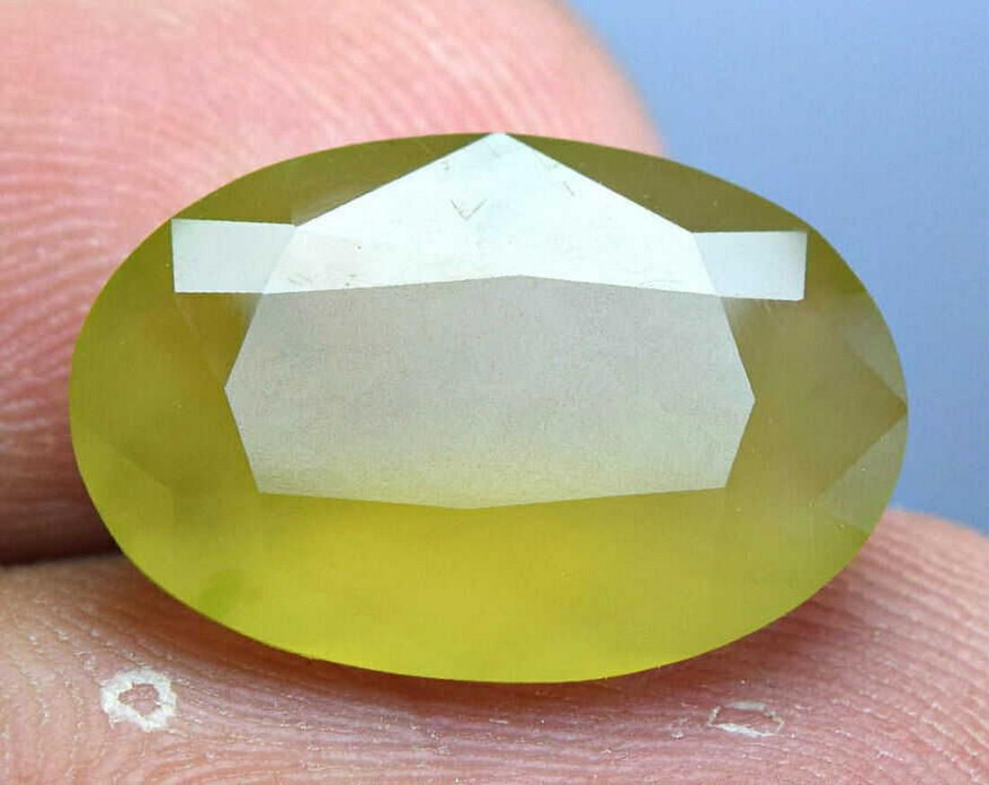 11.2ct. transparent Solar Hydrogrossular Garnet: No Reserve! Title: 11.2ct. transparent Solar Hydrogrossular Garnet Color/Clarity: transparent Gemstone Type: natural/untreated Carat Weights: 11.2 Size/Dimensions: 18.20x12x6.60mm Origin: Pakistan Shi