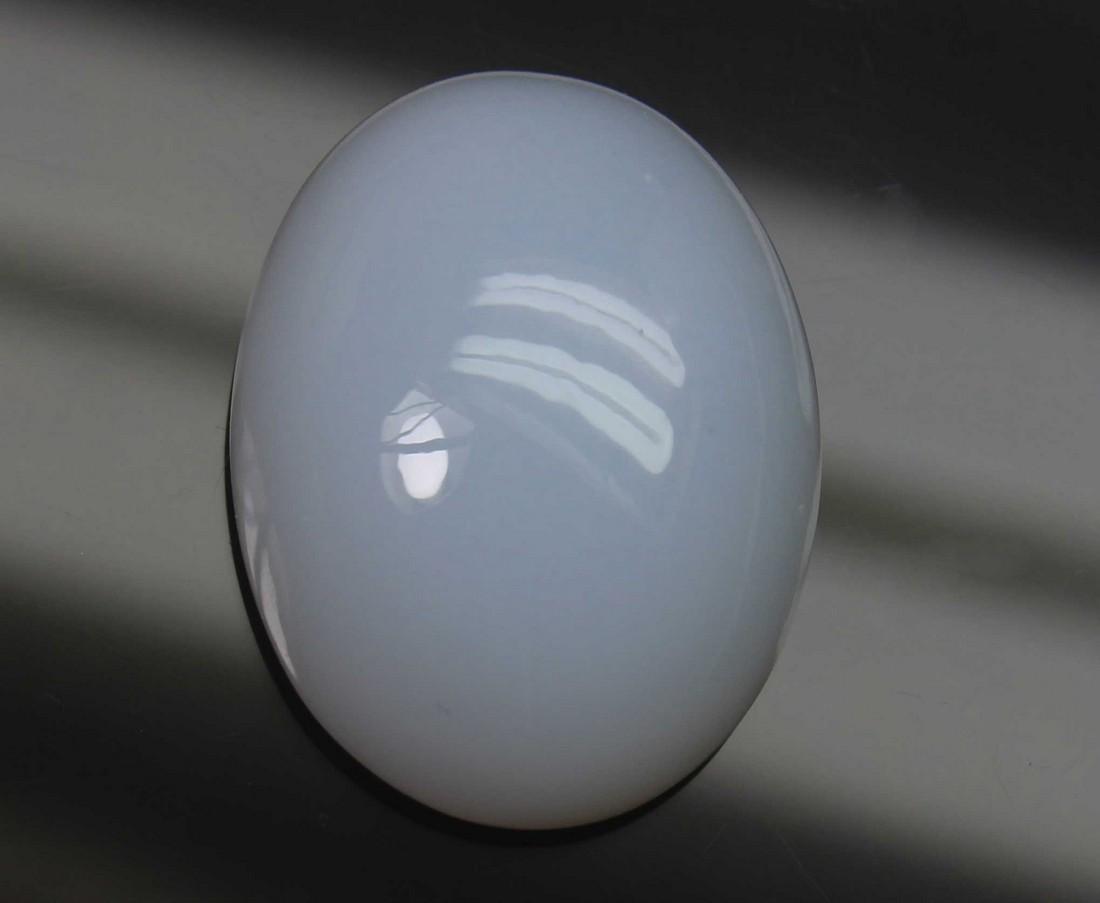 17.00 Ct Natural Chalcedony: No Reserve! Gemstone : Natural Chalcedony Weight in carats : 17.00 Measurements : 19.8x15.1x8.2 mm Shape : Oval Cabochon Color : Light Blue Transparency : Translucent Shipping: Domestic: Flat-rate of