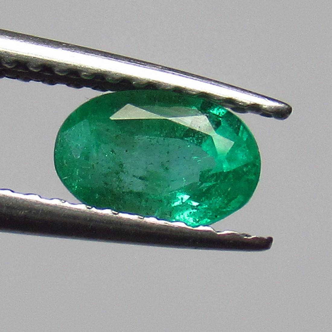0.77 Ct Genuine Zambian Emerald Oval Cut (1 of 2)