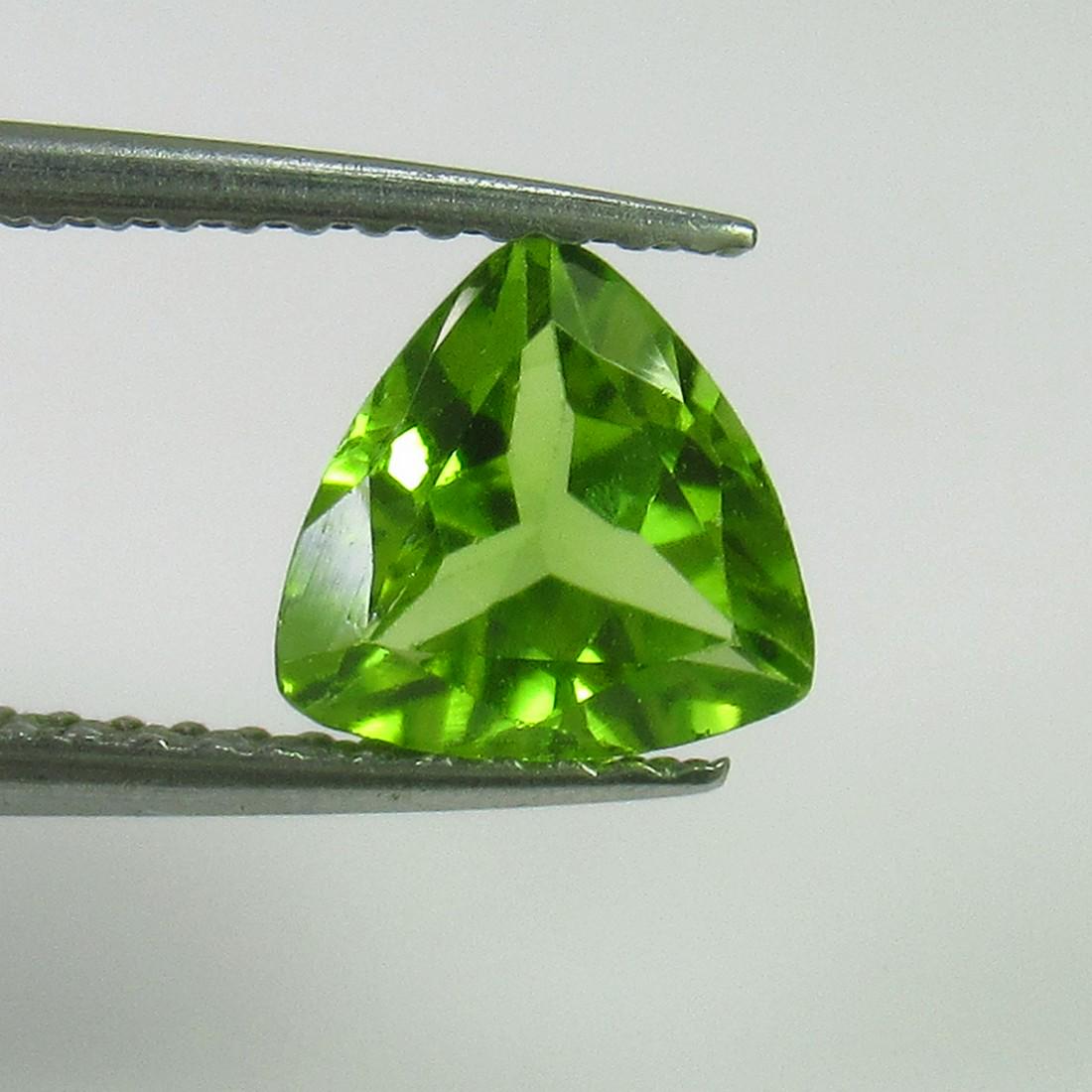 1.24 Ctw Natural Pakistan Peridot Trillion Cut: No Reserve! Title: 1.24 Ctw Natural Pakistan Peridot Trillion Cut Stone Clarity: VVS Gemstones: Peridot Carat Weights: 1.24 Size/Dimensions: 7.10 x 7.00 x 3.90 mm Additional Information: Top Class Lus