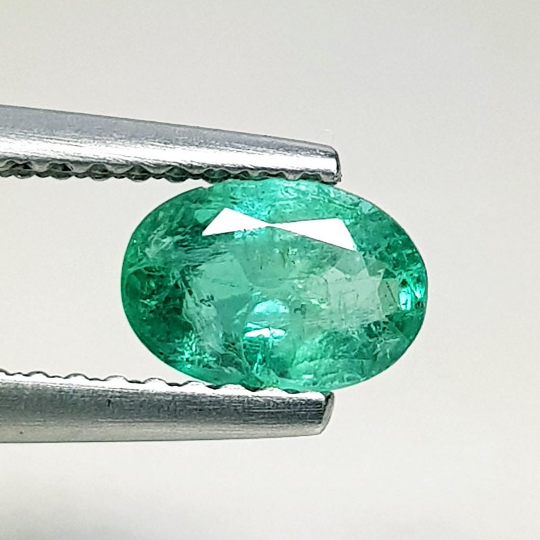 Natural Emerald Oval Cut 0.70 ct (1 of 6)