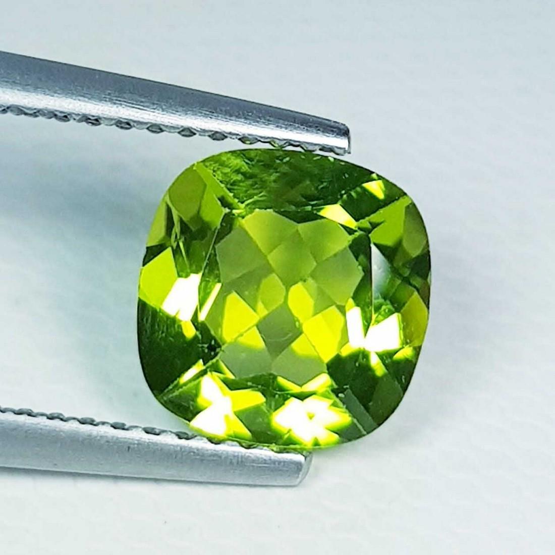 2.25 ct Natural Peridot Cushion Cut: No Reserve! Title: 2.25 ct Natural Peridot Cushion Cut Color/Clarity: VVS Gemstones: Loosegemstone Carat Weights: $2 Size/Dimensions: 8.10 x 8.00 x 4.60 Additional Information: Cushion - Pakistan Ship