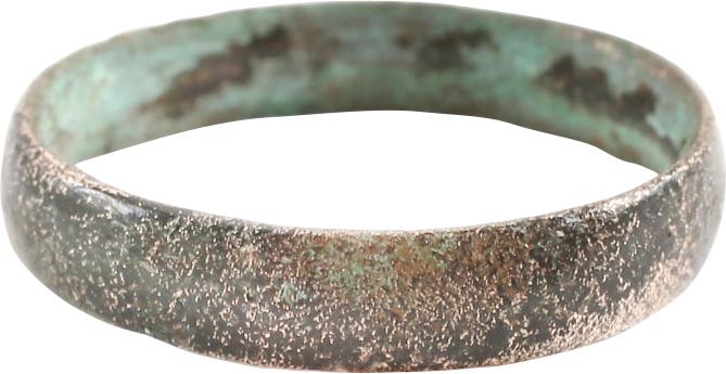 RARE COPPER VIKING RING, 900-1050 AD,S5.: No Reserve! Size 5. Medium width band, 3.5mm, with rounded face. Mottled red/brown patina with encrustation from burial. Vikings were expert metallurgists. The use of pure copper is rare and suggests 