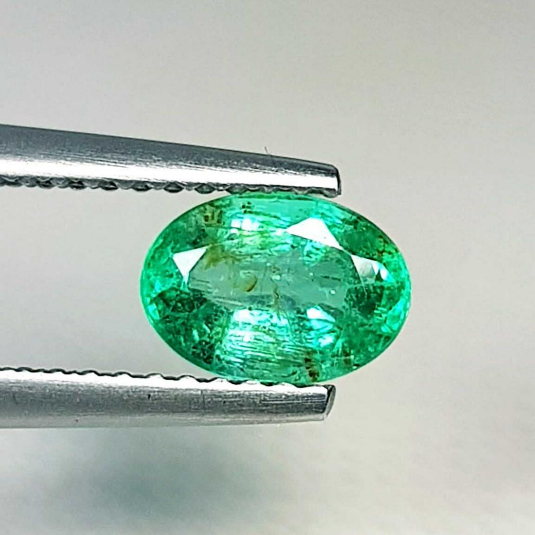 Natural Emerald Oval Cut 0.92 ct (1 of 5)